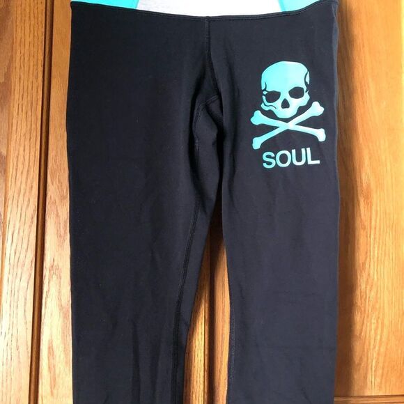 Lululemon x Soulcycle Soul Skull Crossbones Crop Leggings - 4 - Picture 4 of 11